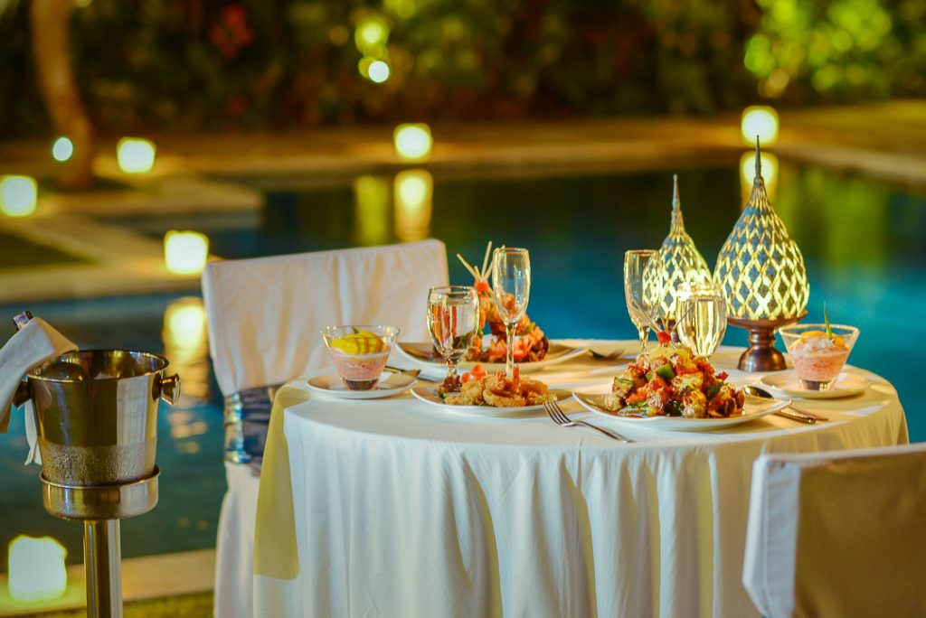 romantic-dinner-set-up-at-nyaman-villa-honeymoon-package