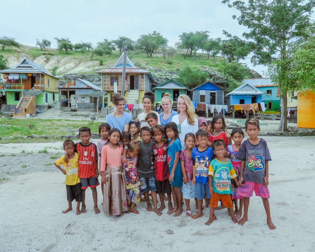 group-photo-with-local-kids-at-Mesa-Island-Komodo-Flores