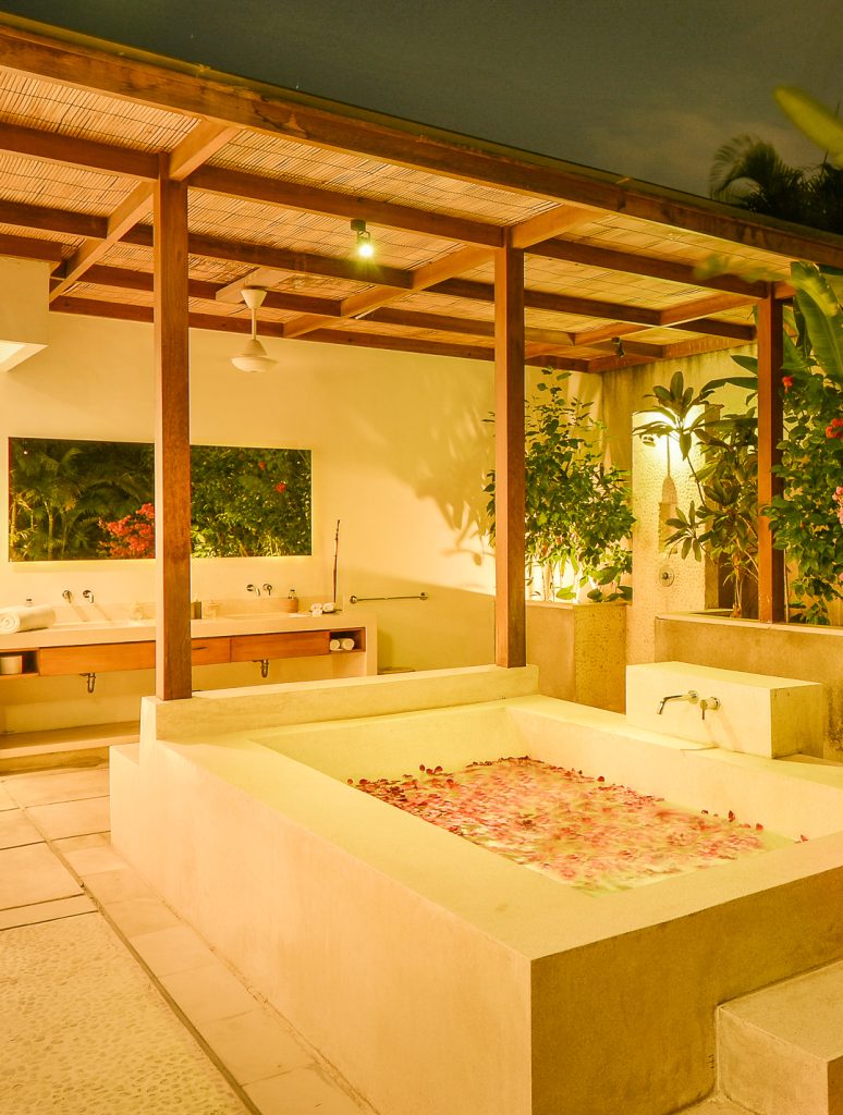 Nyaman-villas-outdoor-bathtub