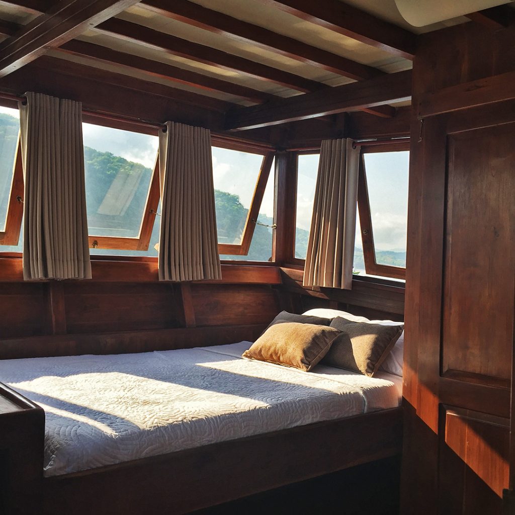 Nyaman-Boat-cabin-in-the-morning