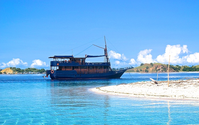 Nyaman Group Indonesia-package villa in Bali and cruise in the Komodo National Park