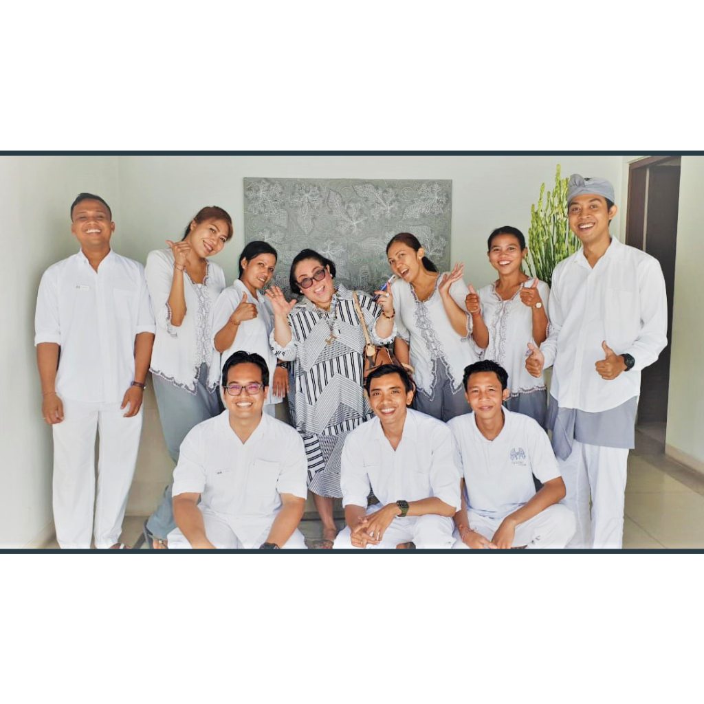 nyaman-villas-team-photo-with-guest