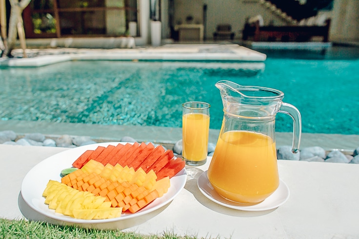 fresh-and-healthy-fruits-pool-side-at-Nyaman-VIllas