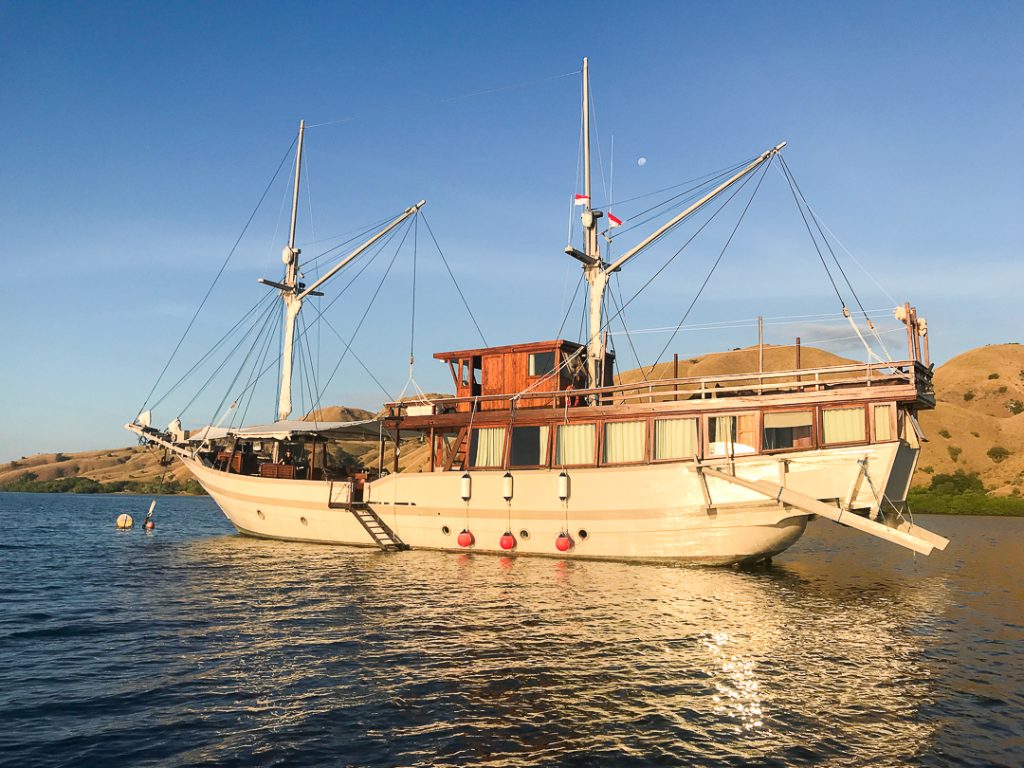 Nyaman-boat-Komodo-National-Park-Sailing