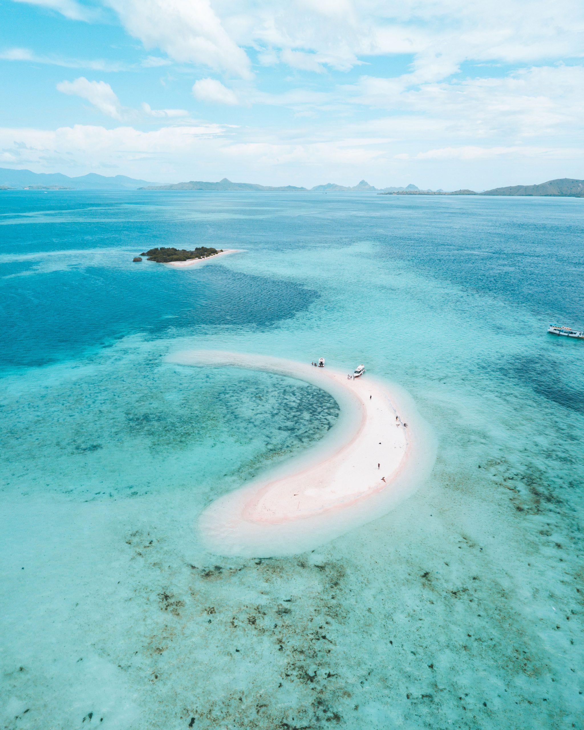 A-majestic-beauitful-tiny-island-in-Komodo