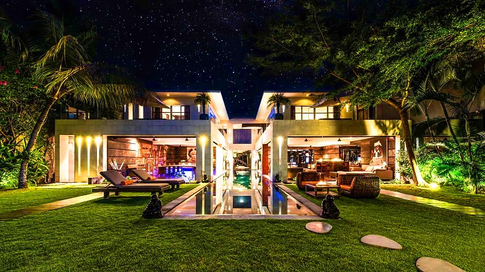 Experience modernity with the trendy Villa Casa Hannah!