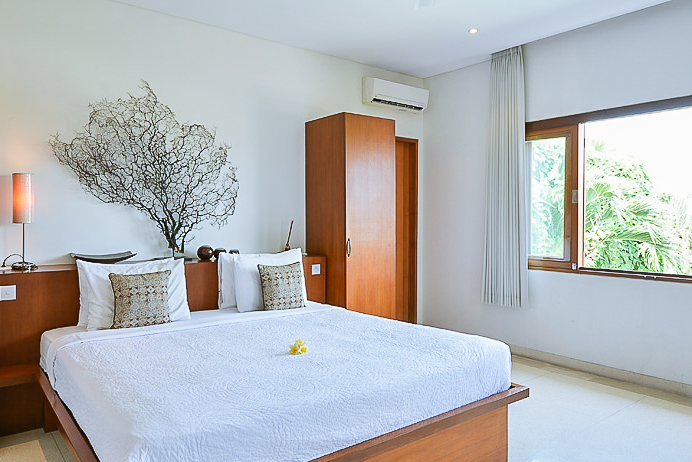 villa-chocolat-bedroom-with-pool-view